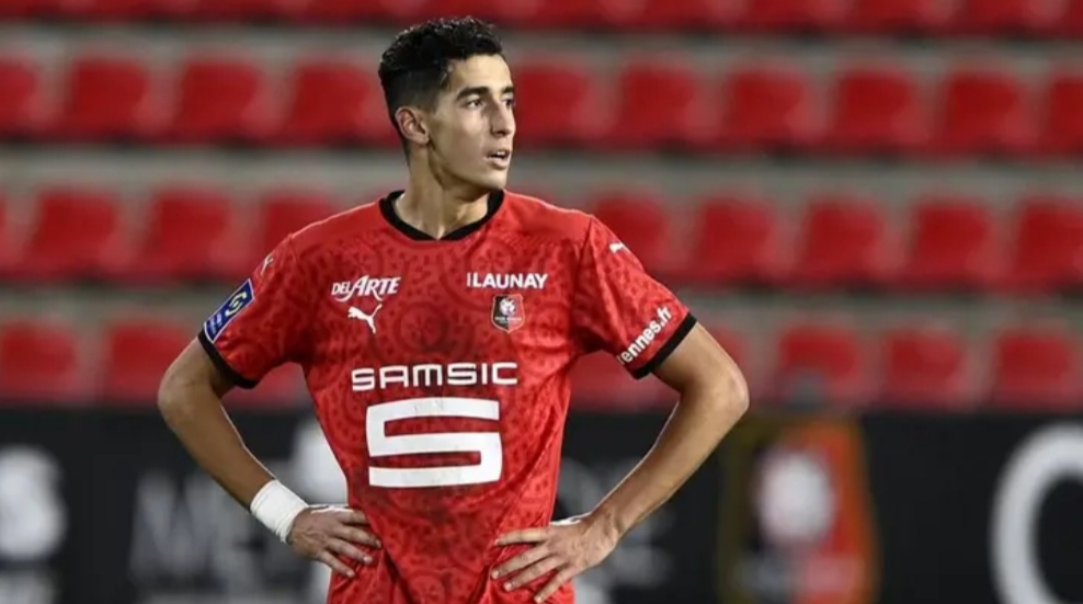 نايف أكرم ينعش خزينة فريقه السابق الفتح الرياضي