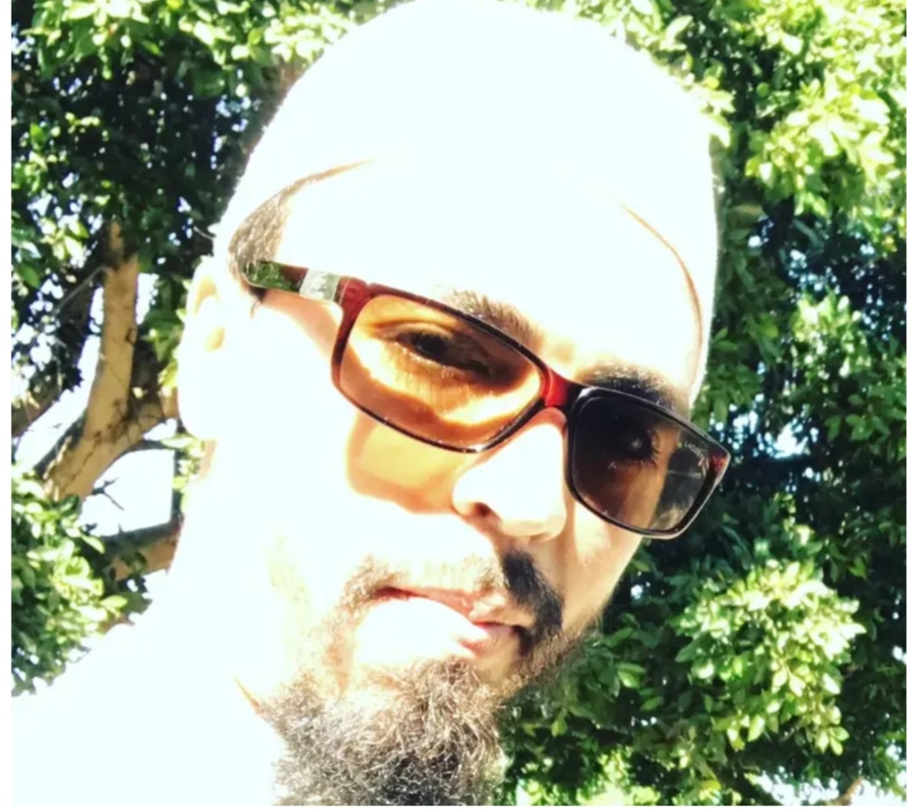 البسطاوي المعتزل فنيا ينصح المجرد بطريقته الخاصة