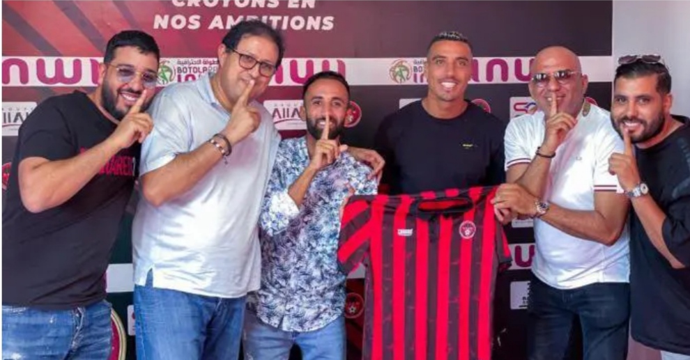 أيت منا يواصل تعاقداته الصيفية في ساعات الميركاتو الأخيرة