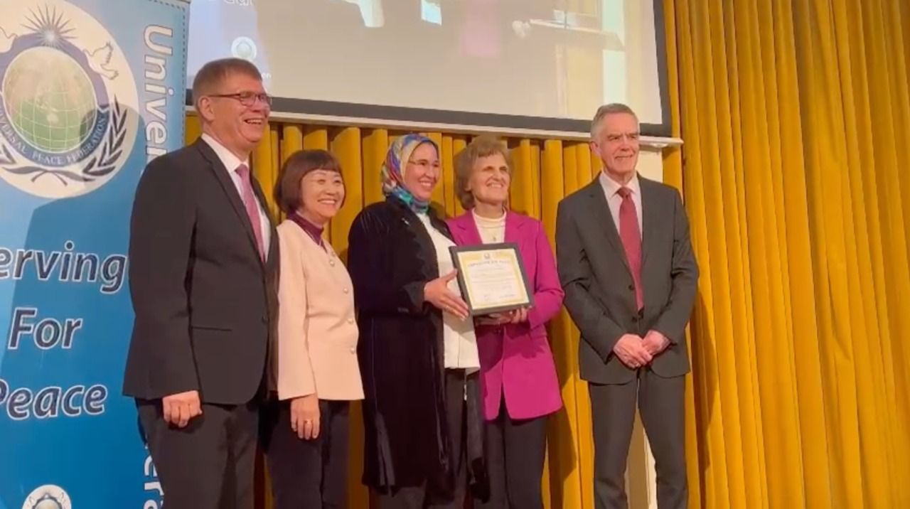 نزهة الوافي تتوج بجائزة السلام بلدن