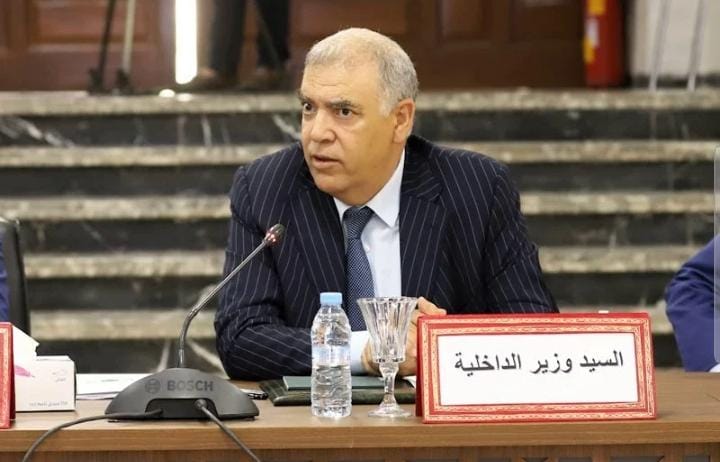الداخلية تُلزم الجماعات باقتطاع أجور المضربين وتحذر من تعيينات غير قانونية