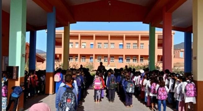 الوزارة تتعهد بمراجعة ساعات العمل قبل نهاية الموسم