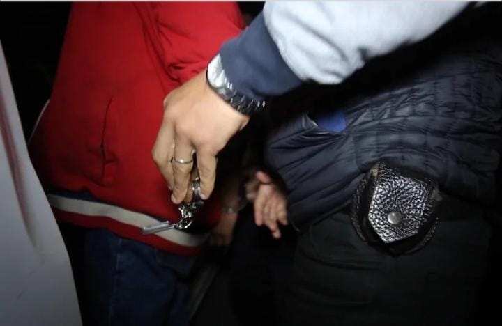 أمن تزنيت يوقف أربعينيا انتحل صفة “محام” للنصب على مرتفقي المحكمة