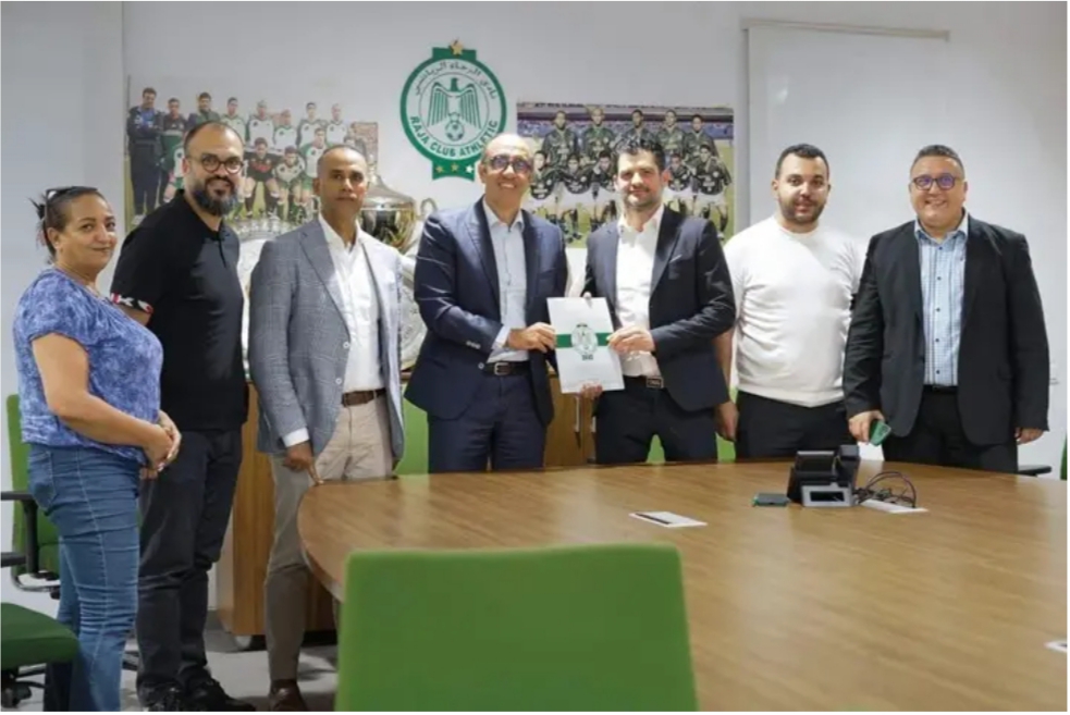 هذه إنجازات المدير الرياضي الجديد للرجاء الرياضي